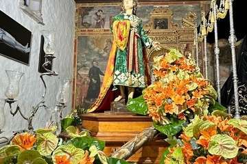  Los pasos de la procesión del Viernes Santo, listos ya en la Basílica de Telde/TA.